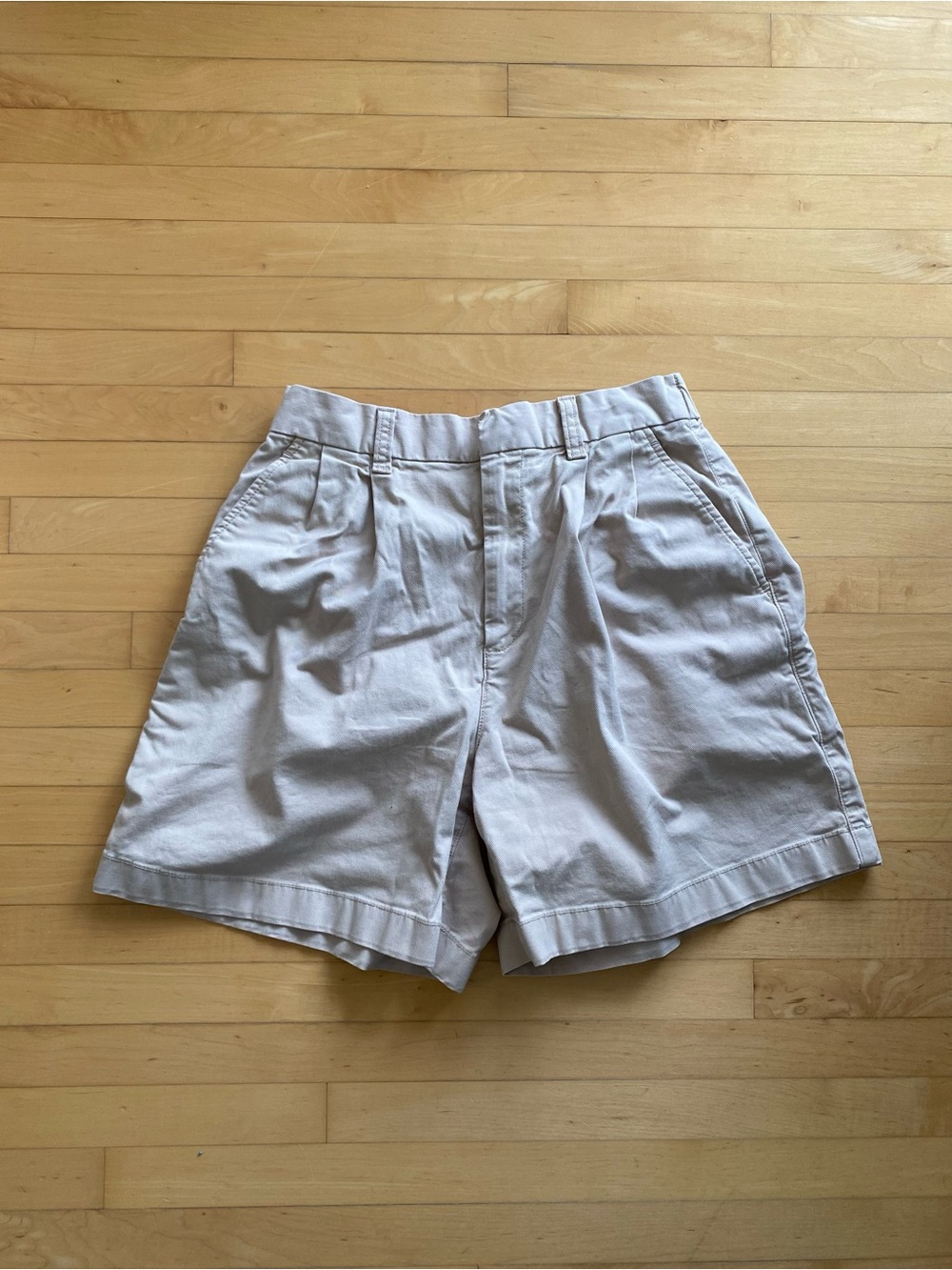 GAP Women's Light Beige Mid-rise Bermuda Shorts